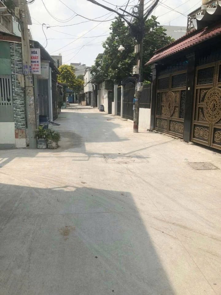 Bán gấp nhà mặt tiền Lê Thị Riêng, Quận 12, 150m² - Sổ đỏ chính chủ!