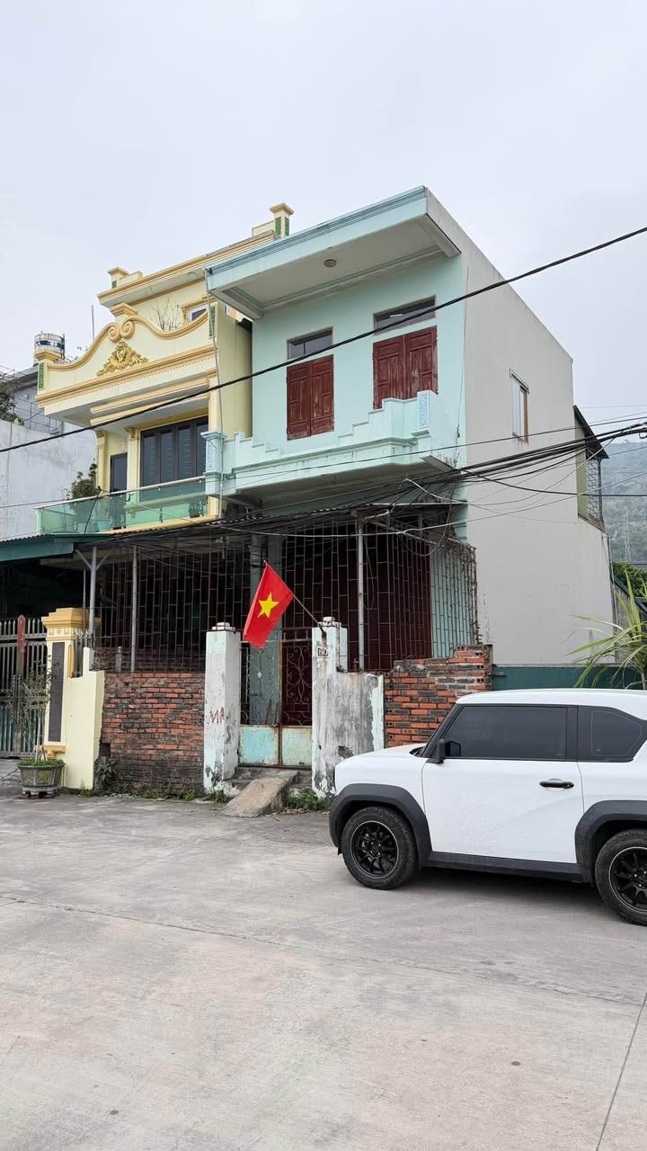 Nhà cho thuê 2 tầng tại Phường Cẩm Thành, 2 phòng ngủ, giá 2.5 triệu/tháng - Tiện nghi đầy đủ!