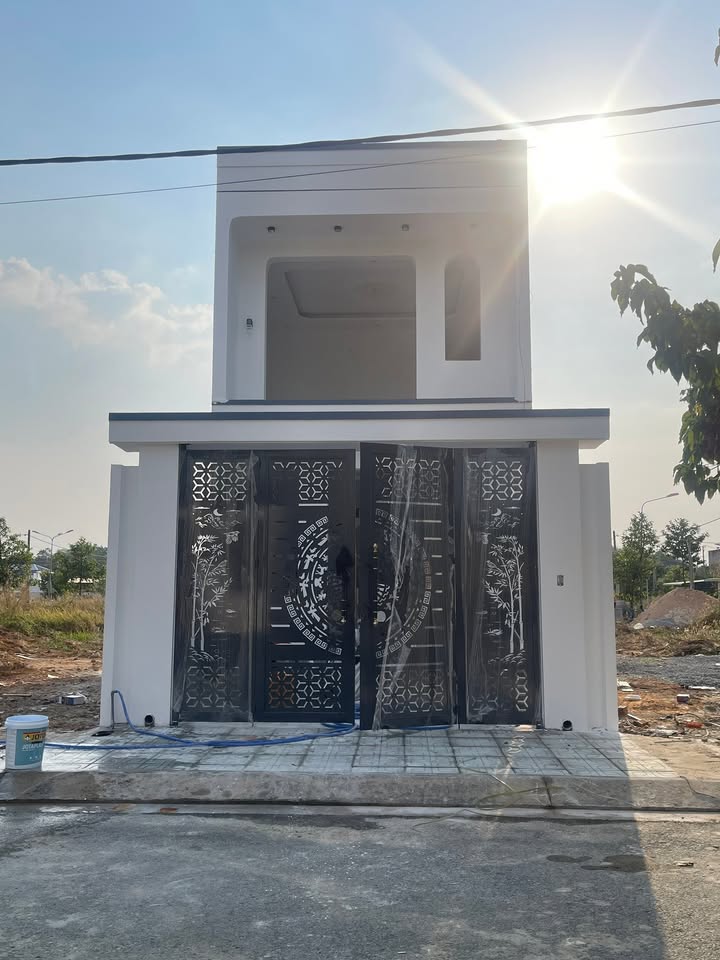 Nhà trệt lầu mới Tân Định, Bến Cát 100m² giá 2.45 tỷ - Hoàn thiện trước Tết!