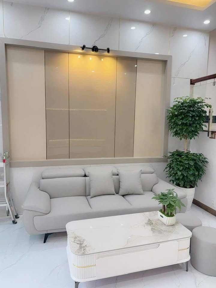 Nhà phố Tiền Phong 40m² giá 3.18 tỷ - Nội thất cao cấp, sẵn sàng ở!