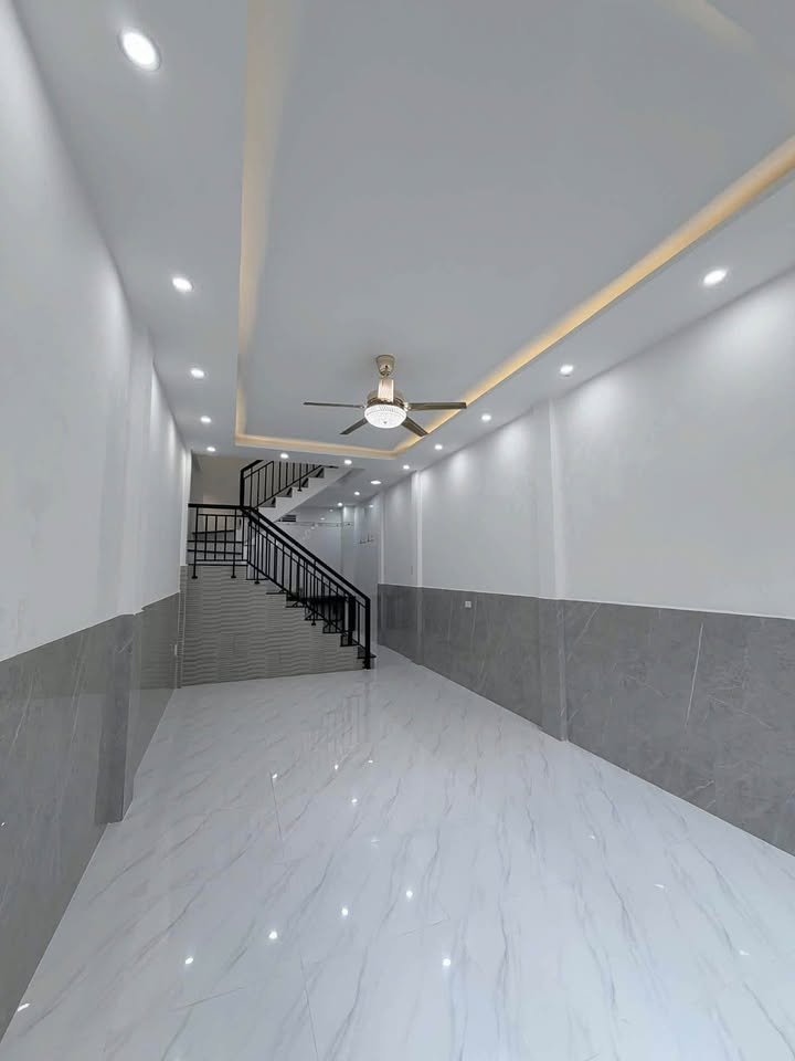 Nhà 3 tầng Lê Độ, 40m², giá 4.85 tỷ - Vị trí trung tâm, tiện nghi đầy đủ!