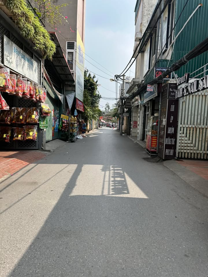 Nhà Bồ Đề Long Biên 44m² giá 1 tỷ - Ô tô đỗ cửa, gần hồ