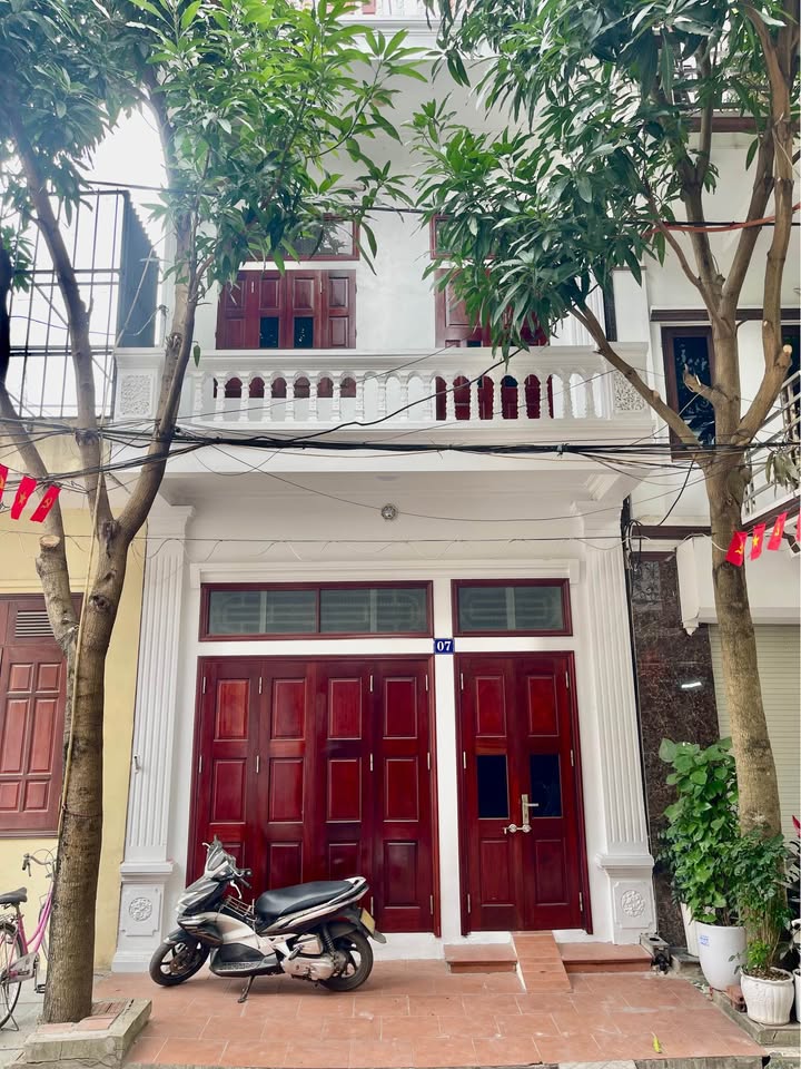 Nhà 3 tầng tại Ngõ 161, Đường Nguyễn Văn Cừ, 76m² giá 5.4 tỷ - Vị trí trung tâm tiện lợi!