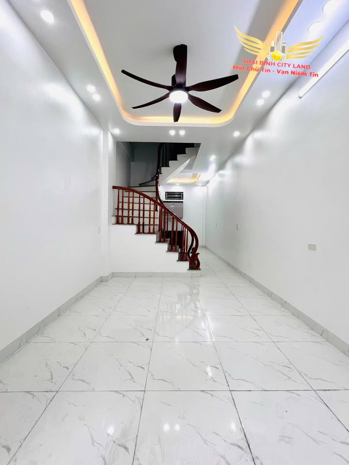 Nhà 3 tầng Bồ Xuyên, Thái Bình 40m² chỉ 2 tỷ - Nội thất cao cấp, gần chợ!