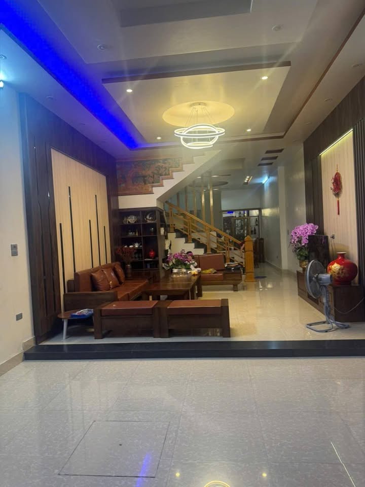 Nhà phố 4 tầng Phường Đông Hương 100m² giá 7.5 tỷ - Hàng hiếm không thể bỏ lỡ!