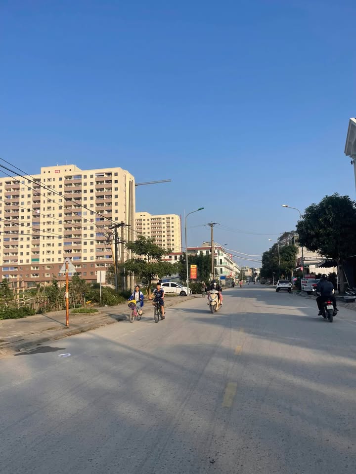 Nhà 3 tầng mới xây tại Nguyễn Phục, Quảng Thắng - Giá chỉ 3 tỷ!