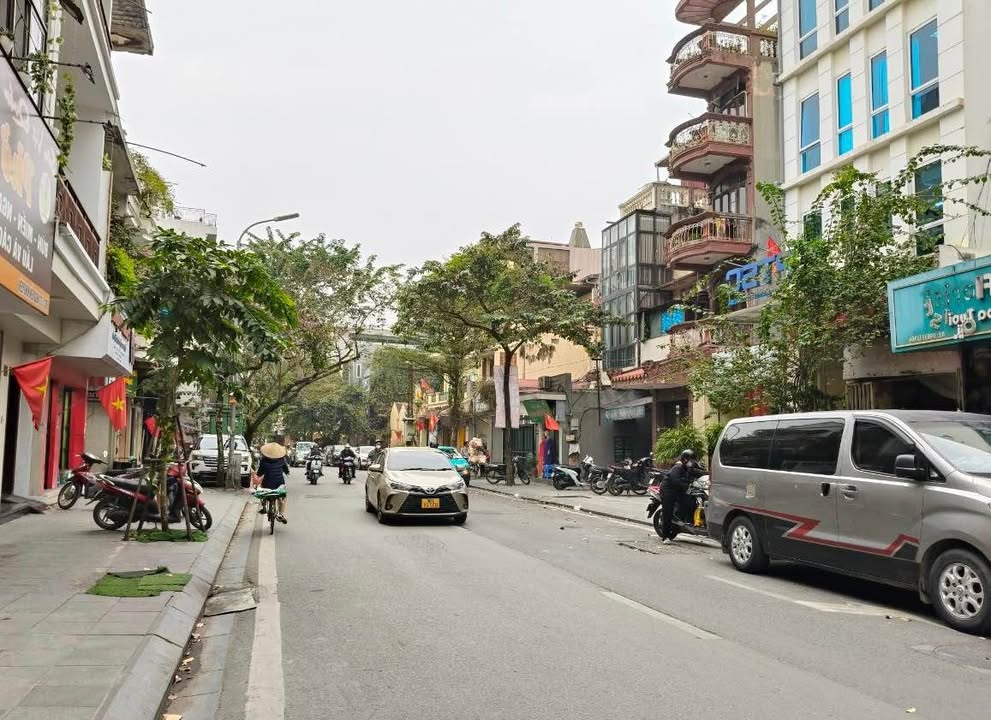 Mặt phố Nguyễn Khuyến, Đống Đa 31m² giá 6.1 tỷ - Lô góc thoáng, vị trí đắc địa!