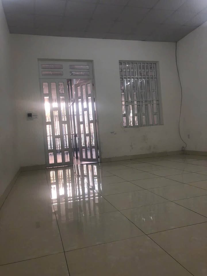 Nhà bán mặt tiền đường Nguyễn Khuyến, Biên Hòa 110m² giá 2.2 tỷ - Phù hợp dạy học tại nhà!