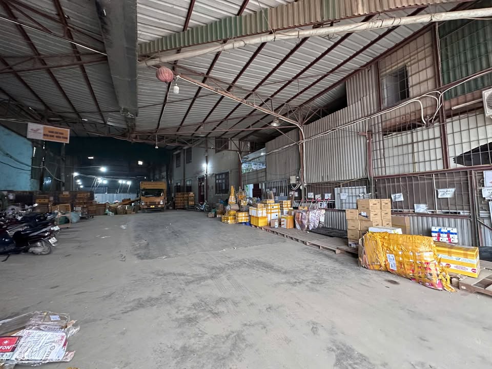 Kho xưởng cho thuê Biên Giang Hà Đông 1350m² giá 74.25 triệu - Diện tích rộng, tiện nghi đầy đủ!