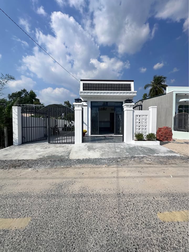 Nhà Sân Vườn Hẻm 28 Trần Phú, Long Hải 90m² giá 1.29 tỷ - Chính chủ bán gấp!