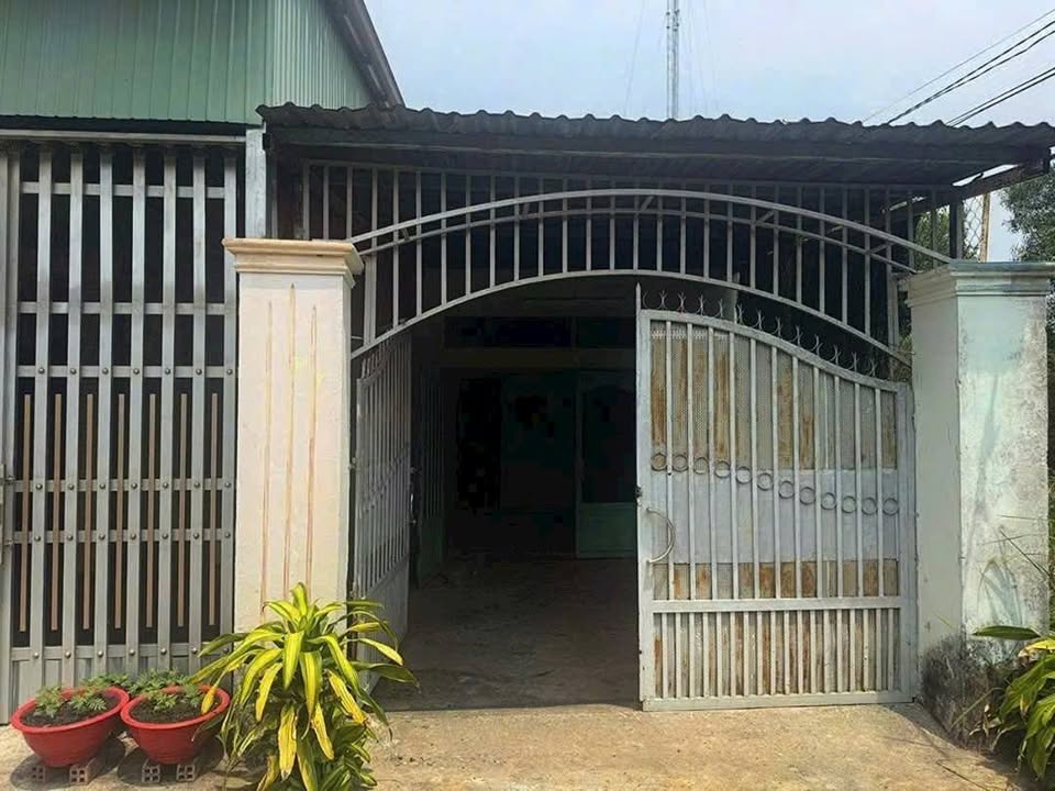 Nhà cấp 4 Phú Hòa Đông, Củ Chi 121m² giá 1.8 tỷ - Vào ở ngay!