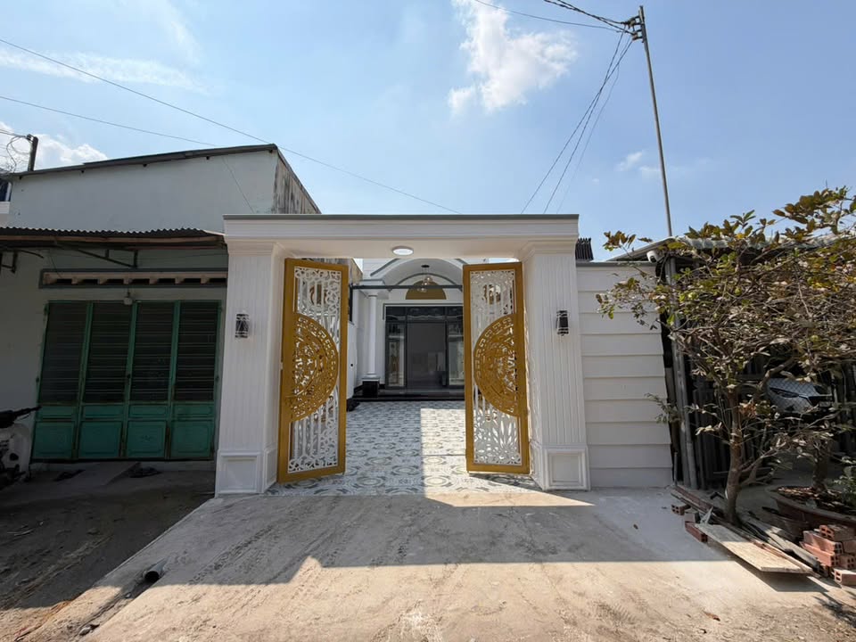 Nhà Cột Đúc Kiên Cố Ninh Hiệp 150m² giá 1.85 tỷ - Không gian sống lý tưởng!