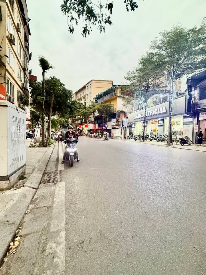 FrontHouse phố Đống Đa 46m² giá 11.98 tỷ - Kinh doanh sầm uất, sẵn sàng giao dịch!