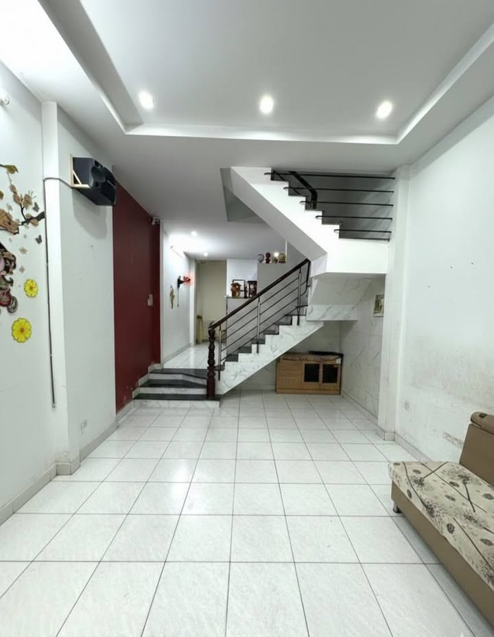 Nhà 3 tầng đường Nguyễn Sơn, Tân Phú, 56m² giá chỉ 5.5 tỷ - Ô tô đậu cửa!