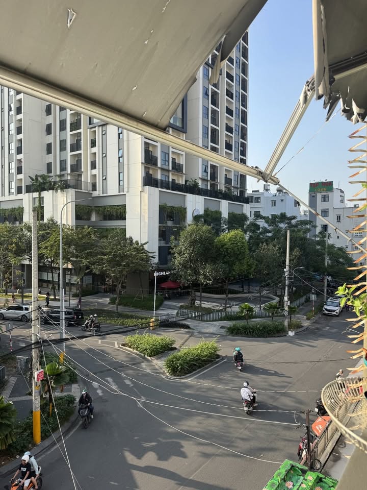 FrontHouse tại Hẻm 285 Cách Mạng Tháng Tám, Quận 10, 128m² giá 60 tỷ - Vị trí đắc địa, dân trí cao!