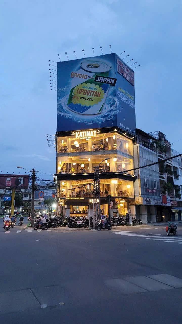 Tòa nhà FrontHouse 3 mặt tiền Vòng xoay Mạc Cửu 82m² giá 65 tỷ - Cơ hội đầu tư hiếm có!