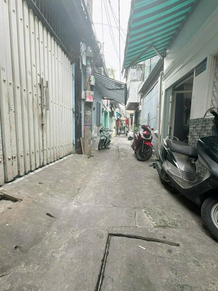 Nhà riêng Phan Thị Hành, Tân Phú 28m² giá 3.1 tỷ - Yên tĩnh, thoáng mát!