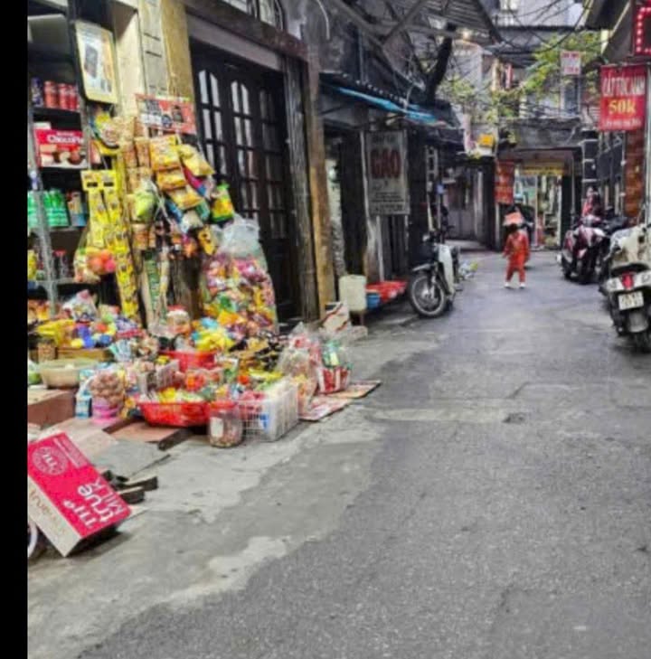Nhà mặt ngõ Hoàng Hoa Thám, 28m², giá 8.3 tỷ - Kinh doanh sầm uất!