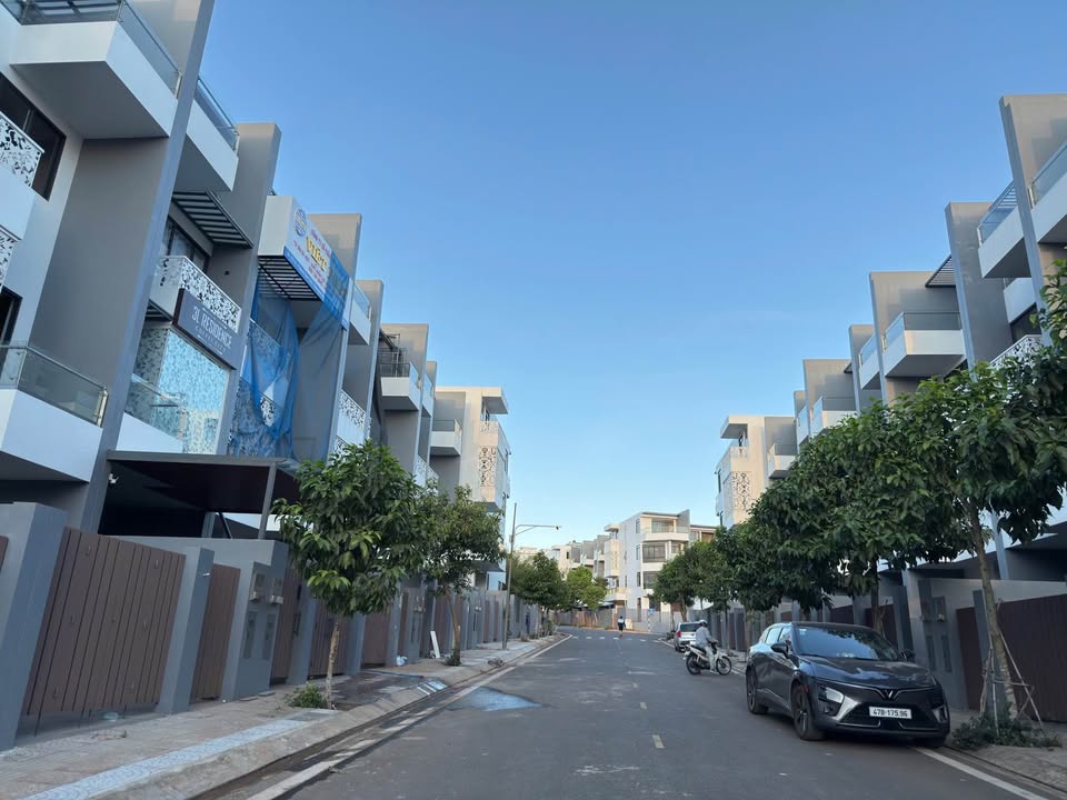 Nhà phố trên đường Tesla, Khu đô thị Trung Nguyên 125m² giá 9.5 tỷ - Sẵn sàng vào ở!
