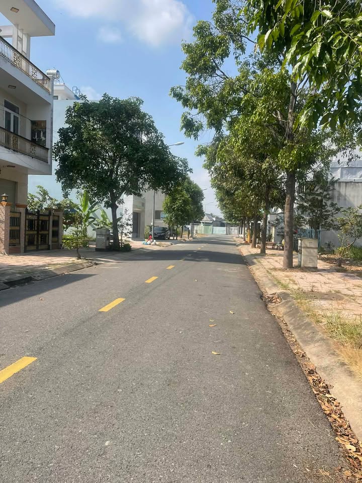 Đất nền khu Idico 1, phố D2, 72m² giá 2.4 tỷ - Sổ hồng chính chủ!