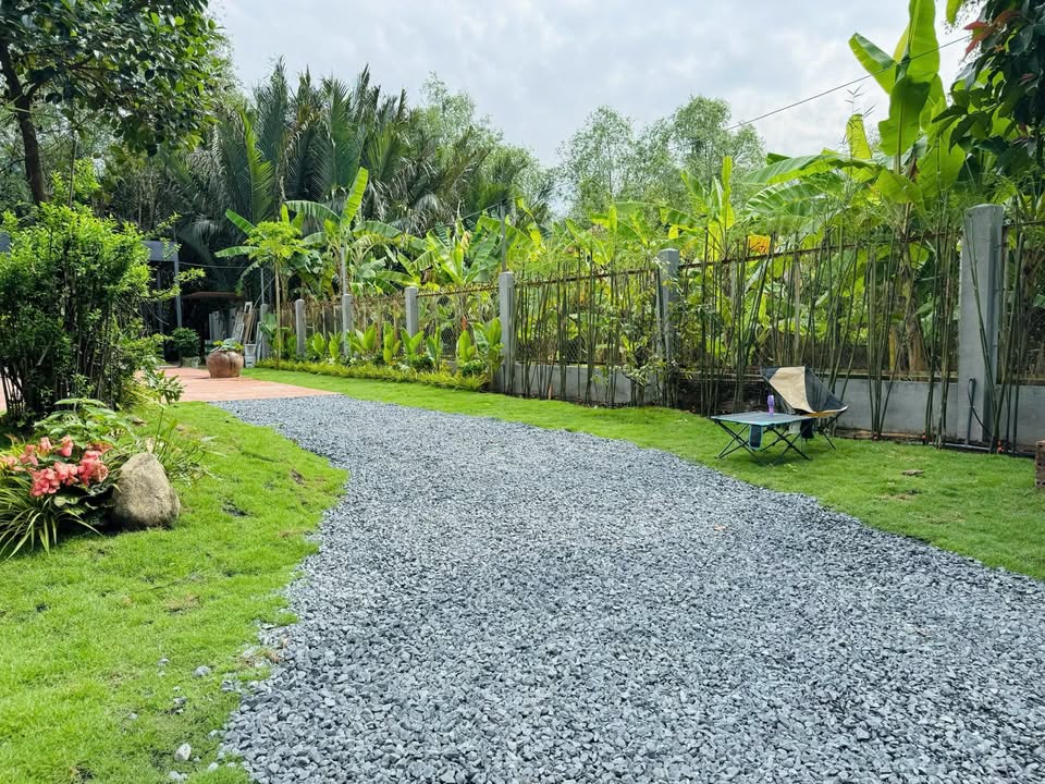 Đất thổ cư Quận 2 220m² giá 7.9 tỷ - Sổ riêng, gần chợ!