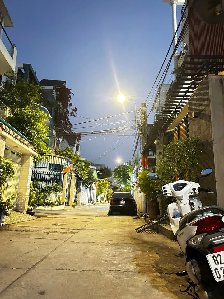 Đất nền hẻm xe tải Đình Phong Phú 80m² giá 5.8 tỷ - Sổ hồng chính chủ!