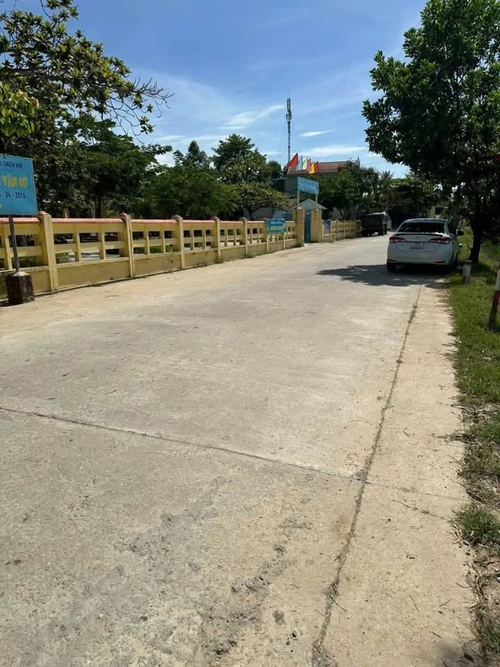 Đất Hương Toàn - 178m² giá 650 triệu - Vị trí đẹp, giao thông thuận lợi!