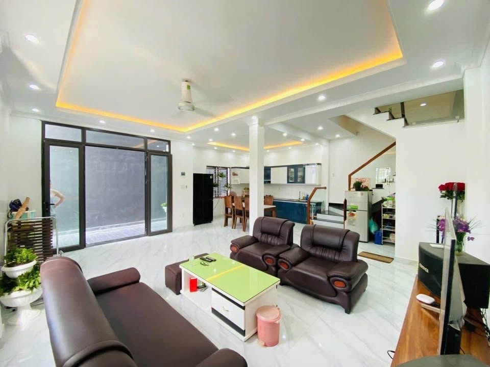 Nhà bán độc lập 4 tầng tại Đường Bùi Viện, 71m² - Sổ đỏ chính chủ!