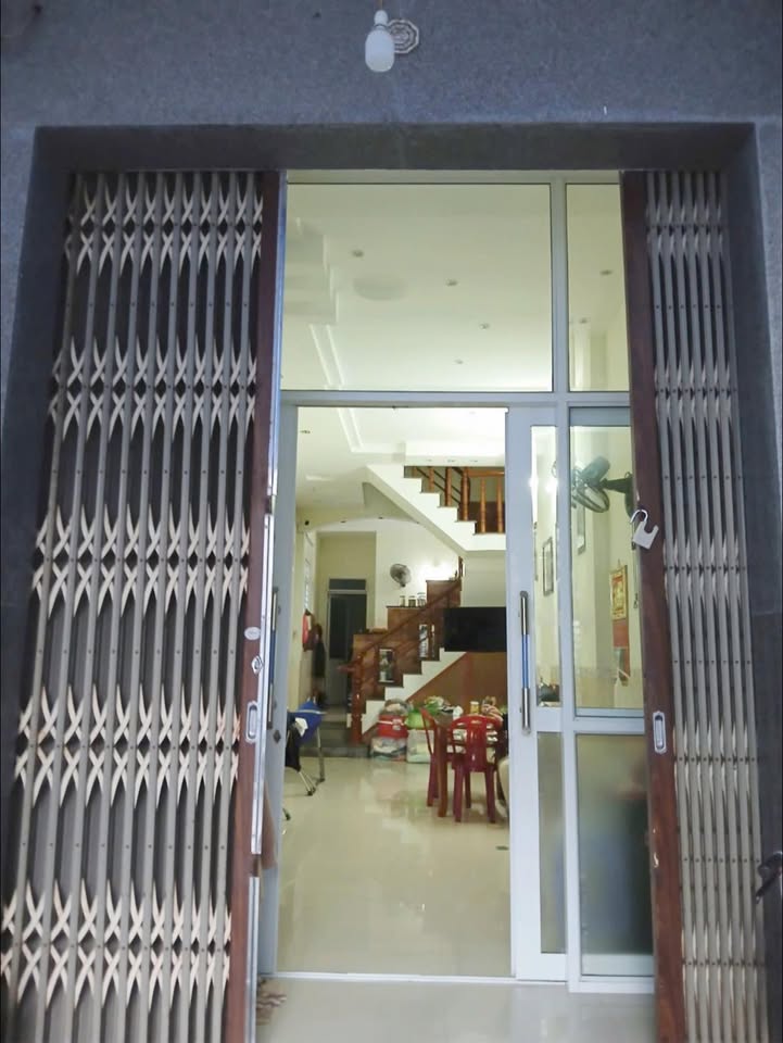 Nhà bán mặt hẻm Minh Khai 70m² giá 3.5 tỷ - An ninh tốt, thiết kế hiện đại!