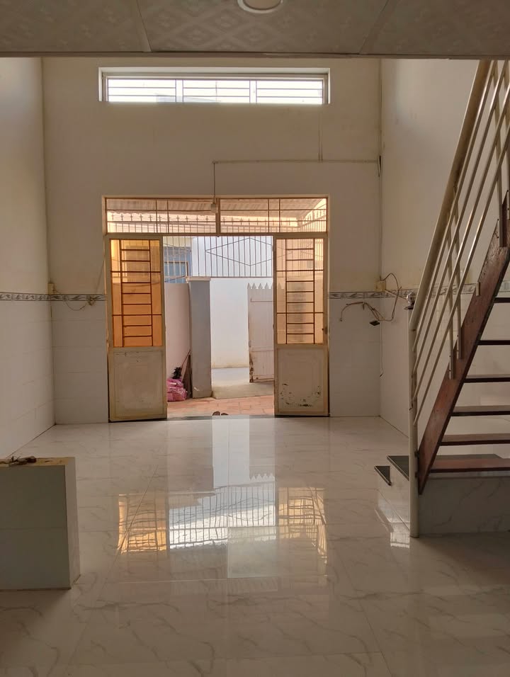 Nhà bán Vĩnh Ngọc 65m² giá 850 triệu - Sổ hồng chính chủ, thiết kế tiện nghi!