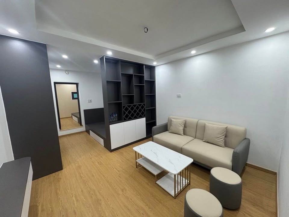 Căn hộ tập thể Tân Mai, Quận Hoàng Mai, 60m² giá 2.52 tỷ - Nhà thoáng mát, khu dân cư ổn định!