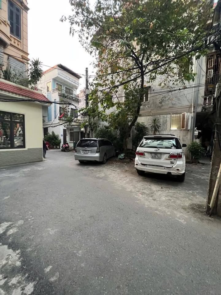 Nhà riêng phố Hoa Bằng, quận Cầu Giấy, 60m² giá 12.99 tỷ - Vị trí đẹp, ô tô vào nhà!