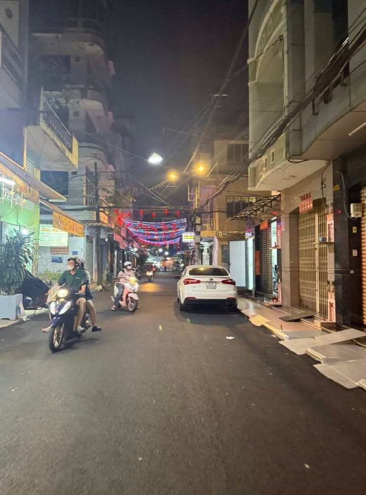 Nhà Hẻm Xe Tải Đường Hàn Hải Nguyên, Quận 11 - 40m² giá 5.999 tỷ - Sẵn sàng vào ở!