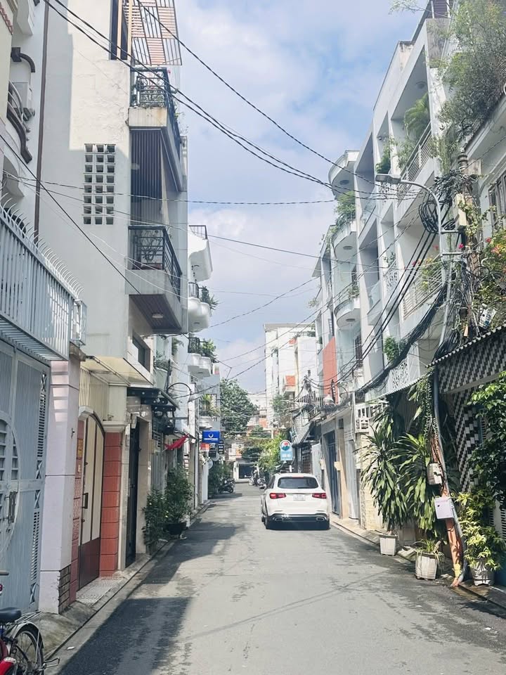 Nhà đẹp kiến trúc sư Đặng Văn Ngữ 75m² giá 20 tỷ - Ô tô vào tận nhà!