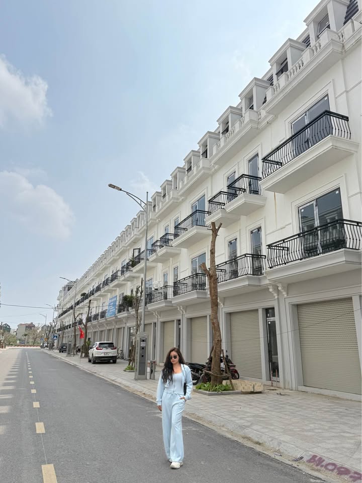 Nhà thô tại MB Hồ Sen, 90m² - Giá thỏa thuận, vị trí đắc địa!