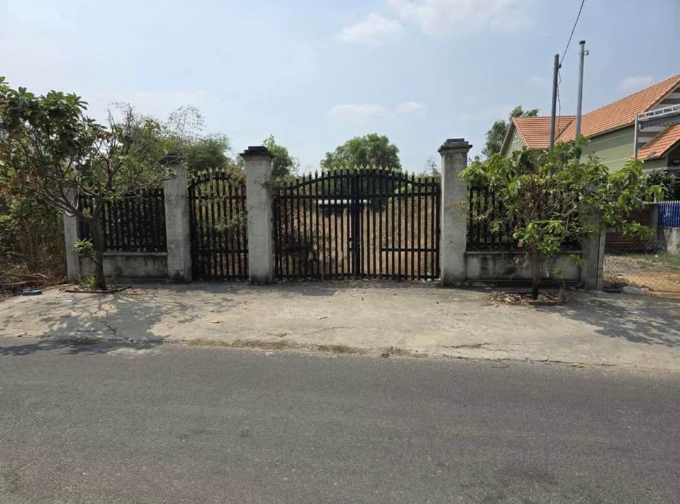 Bán gấp FrontHouse mặt tiền đường Dx132 Tân An - Thủ Dầu Một - 744m² giá 7 tỷ - Hướng Bắc đẹp!