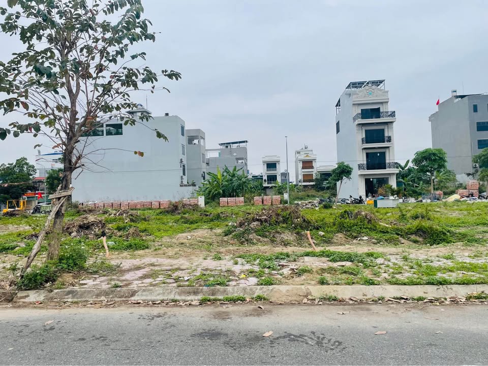 Đất nền tái định cư Đống Chuối mới - Hùng Vương 90m² giá 2.4 tỷ - Cơ hội đầu tư tuyệt vời!