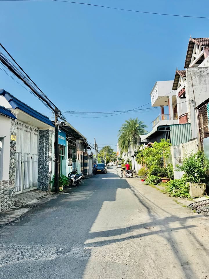 Nhà kho mặt tiền Nguyễn Bá Học, Tân Mai, 108m² giá 5.4 tỷ - Đầu tư sinh lời!