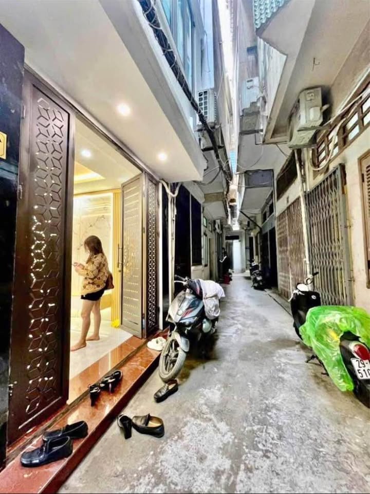 Nhà phố Đông Ngạc, Bắc Từ Liêm 31.3m² giá 6 tỷ - Khu vực phát triển sôi động!