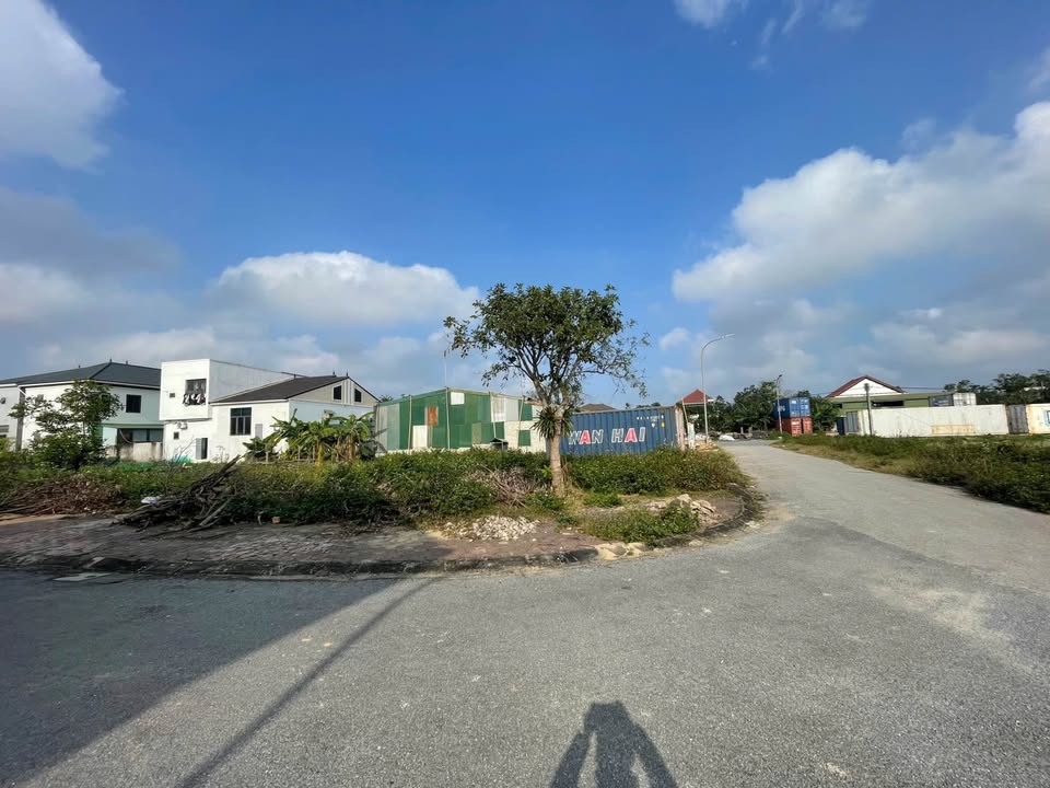 Đất nền lô góc Xuân Đồng, Nghi Đức 172.6m² giá 6.73 tỷ - Đường thông thoáng, dân cư đông đúc!