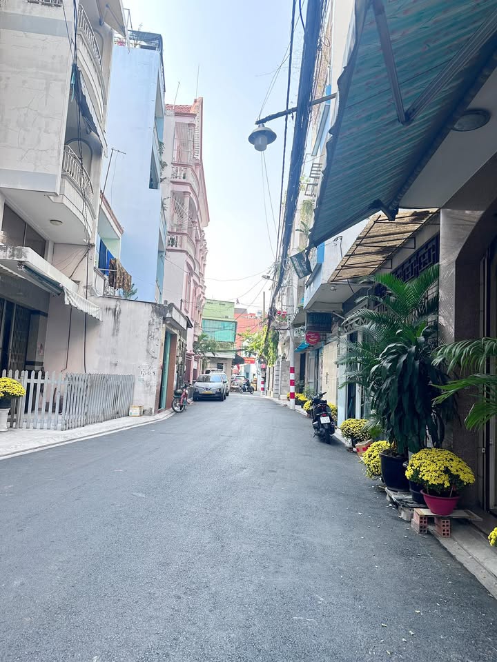 Nhà 4 tầng Lạc Long Quân 50m² giá 7 tỷ - Đầu tư sinh lời ổn định!