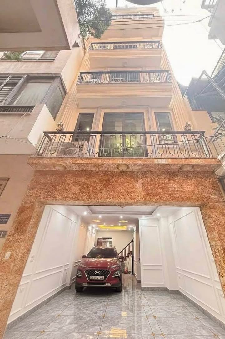 Nhà Cầu Giấy 47m² giá 22 tỷ - Phân lô, ô tô tránh, thang máy!