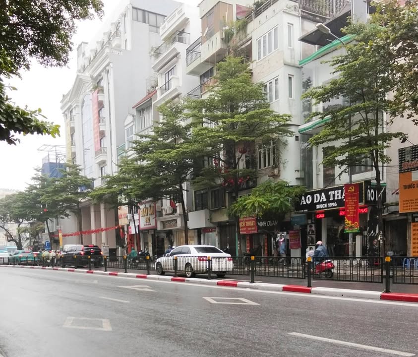 Nhà mặt ngõ Tôn Đức Thắng, Đống Đa 30m² giá 10.5 tỷ - Kinh doanh sầm uất!