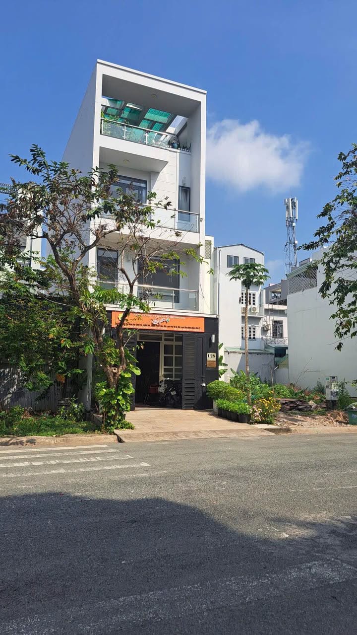 Bán nhà mặt tiền đường D1, quận 7, diện tích 90m², giá 14.5 tỷ - Đầu tư sinh lời ngay!