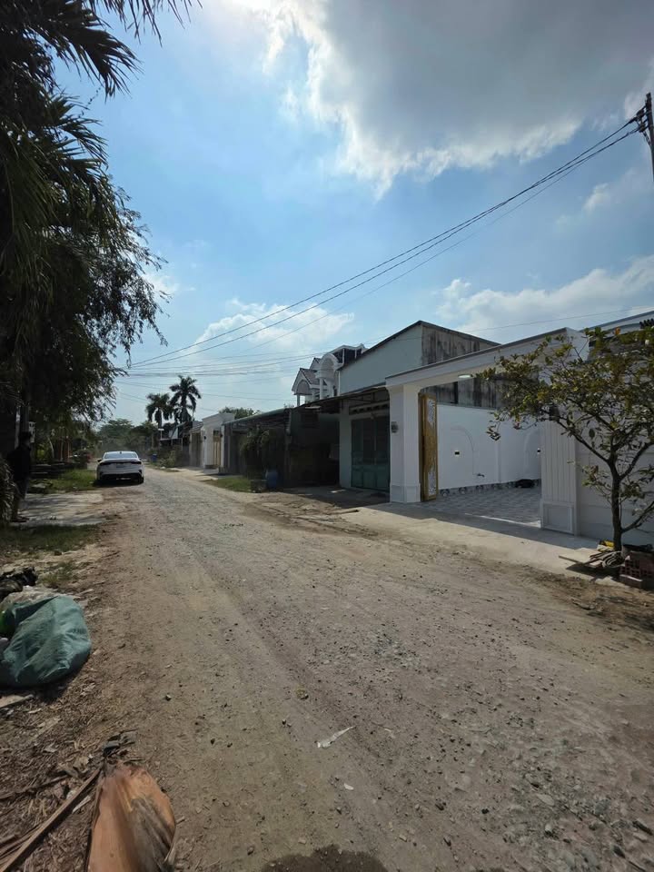 Nhà riêng khu phố Ninh Hiệp, Tây Ninh 195m² giá 1.8 tỷ - Hoàn thiện mới, sẵn sàng vào ở!