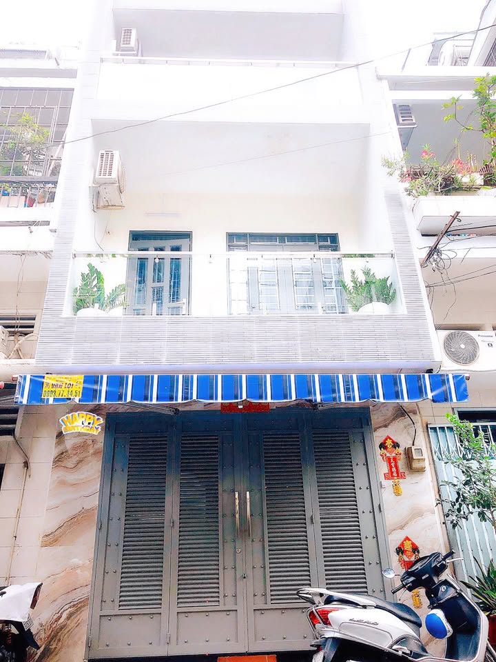 Nhà 3 tầng Quận 4, 45m² giá 12.6 tỷ - Sẵn sàng vào ở ngay!