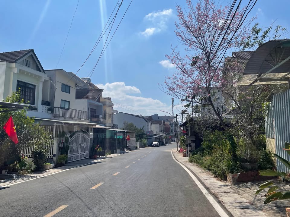 Đất Liên Kế Ngô Quyền Đà Lạt 102m² giá 7,5 tỷ - Hai mặt tiền thuận lợi!