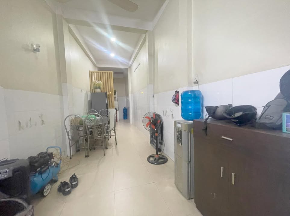 Nhà 3 tầng mặt tiền đường 2/4 Nha Trang 54.4m² giá 12 tỷ - Diện tích lý tưởng gần biển