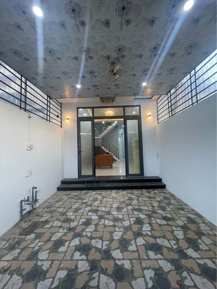 Nhà mặt tiền đường 9B, Phường 4, Sóc Trăng 100m² giá 2.5 tỷ - Sổ hồng hoàn công!