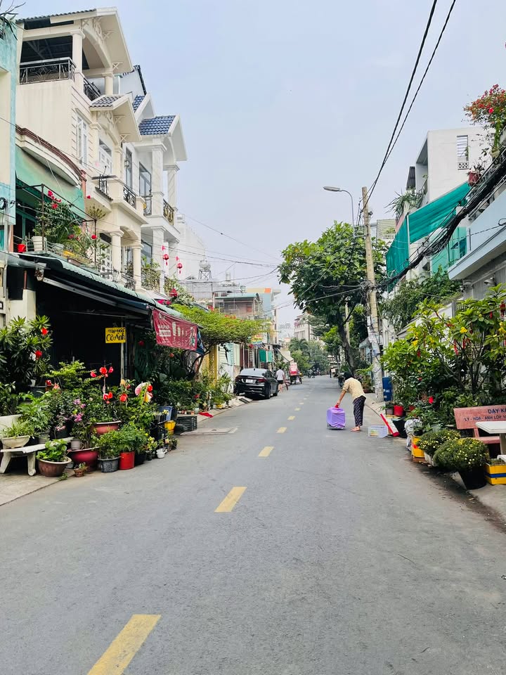 Biệt thự phố đường 20, Phường 5, Gò Vấp 140m² giá 21 tỷ - Ô tô vào tận nhà!